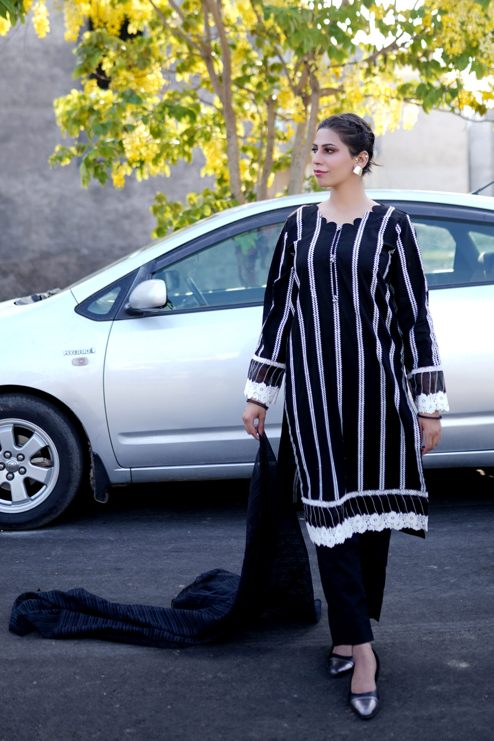 3 PIECE BLACK AND WIHTE (CLASSIC) ELEGANT AND MODEST
