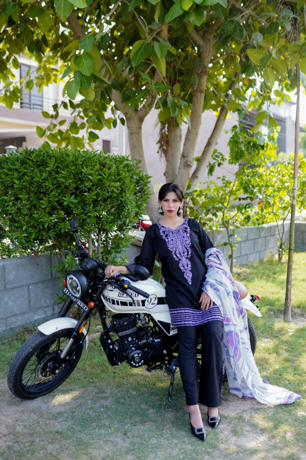 3 PIECE LIGHTWEIGHT LAWN FABRIC WITH BLACK BASE - Image 6