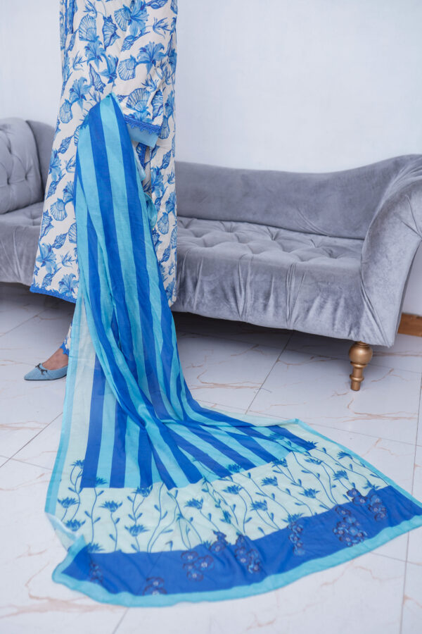 3 PIECE LAWN BLUE FLORAL PRINT ON A WHITE BASE WITH THREAD COLOR - Image 6