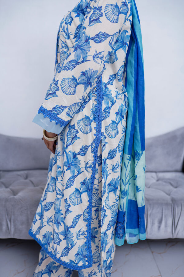 3 PIECE LAWN BLUE FLORAL PRINT ON A WHITE BASE WITH THREAD COLOR - Image 3