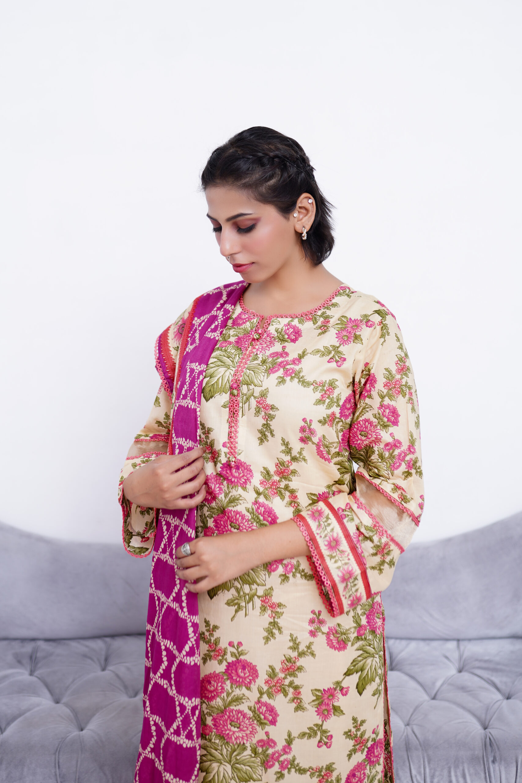3 PIECE LINEN FLORAL PRINT WITH INTRICATE EMBROIDERY