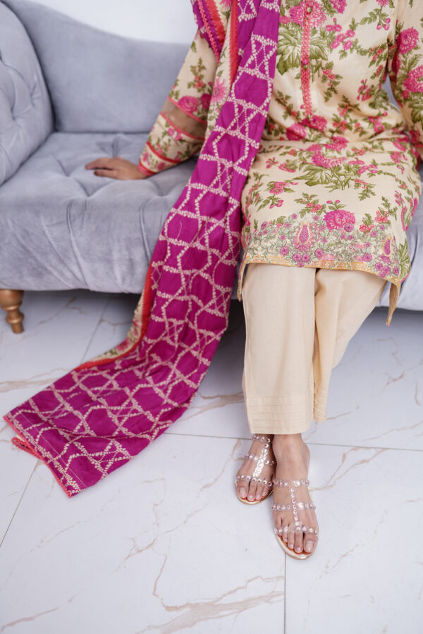 3 PIECE LINEN FLORAL PRINT WITH INTRICATE EMBROIDERY - Image 5