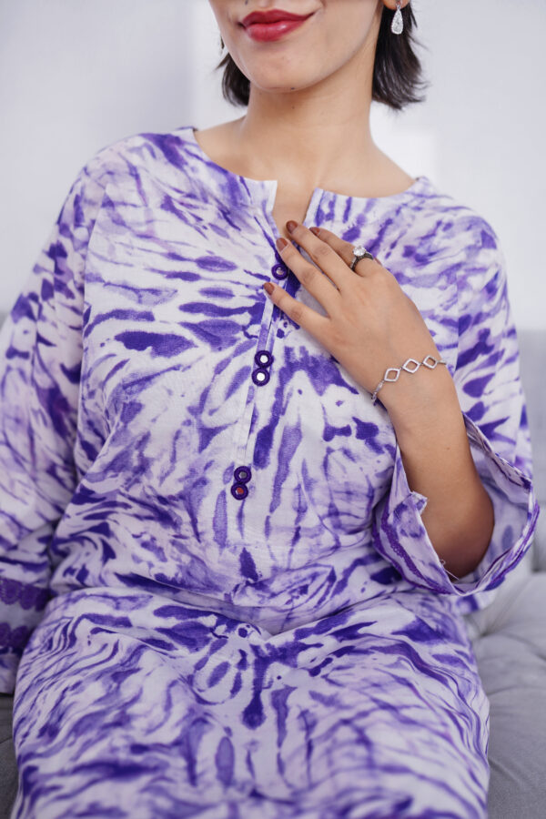 2 PIECE TRADITIONAL KURTA AND TROUSER TIE - Image 4
